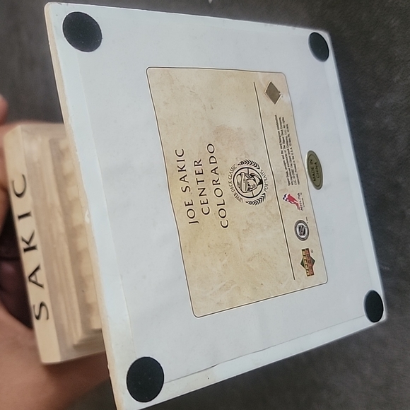 Joe Sakic Avalanche player #19 plague - Picture 8 of 10